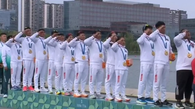 Cabor Dragon Boat mendapat medali emas. [Instagram]